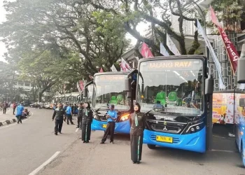 Bus Trans Jatim resmi beroperasi di Kota Malang. (Foto/M Sholeh)