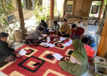 Proses penelitian Urin Laila Sa’adah tentang pesantren. Foto/dok