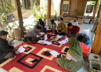 Proses penelitian Urin Laila Sa’adah tentang pesantren. Foto/dok