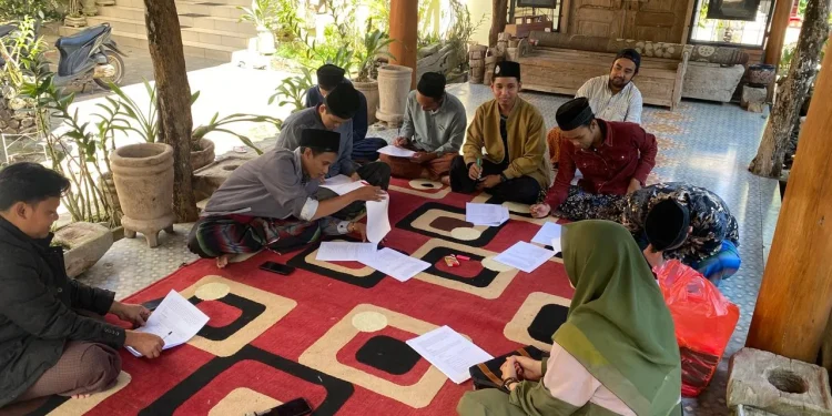 Proses penelitian Urin Laila Sa’adah tentang pesantren. Foto/dok