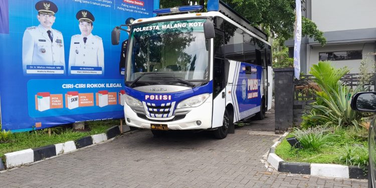 Jadwal SIM Keliling Kota Malang November 2025 lengkap lokasi, waktu layanan, dan persyaratan perpanjangan SIM A dan SIM C. /Foto: Tugumalang.id/ Bagus Rachmad Saputra.