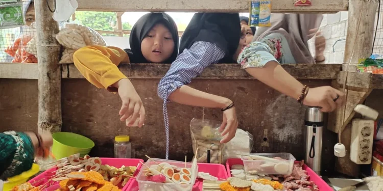 Menu ikonik di galeri pondok pesantren Darurrohman. Foto/Sabrina Rb