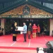 Bupati Malang, Sanusi serahkan laptop secara simbolis kepada desa taat pajak. Foto: Aisyah Nawangsari Putri
