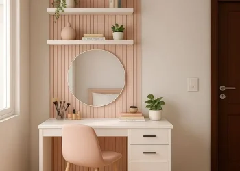 Meja belajar minimalis dan sederhana, menunjukkan cara cerdas kelola ruang untuk mahasiswa. /Foto: Pinterest/paulalacerda