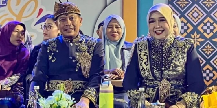 Mengenang sosok Hj Hanik Andriani Wahyu Hidayat (kanan), istri Wali Kota Malang, Wahyu Hidayat yang berpulang ke rahmatullah pada Kamis (20/11/2025) malam. /Foto: Tangkapan layar Instagram @pkkkotamalang