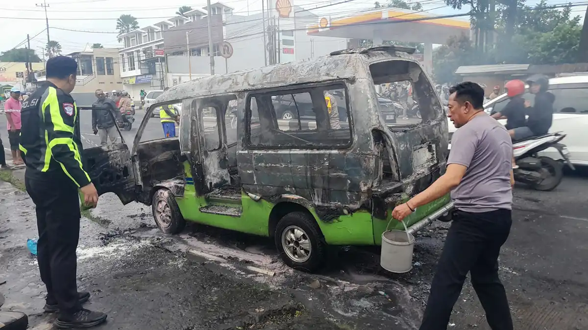 Kondisi angkot jurusan Lawang-Arjosari