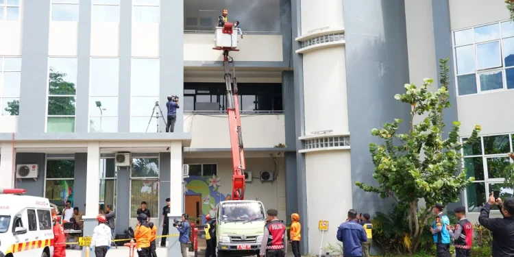 Suasana simulasi penanganan bencana gempa bumi di Balai Kota Among Tani Kota Batu. Foto: Prokopim KWB