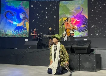 Pameran instalasi batik Titisari 2025 karya seniman asal Malang, Bambang Sarasno. (Foto/M Sholeh)