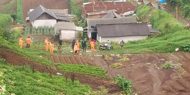 Banjir dan longsor