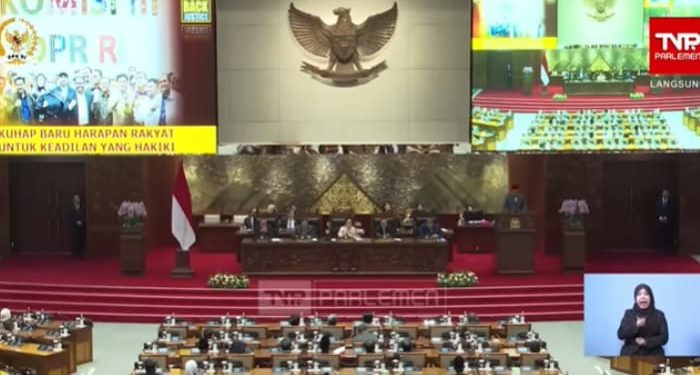 DPR RI sahkan RKUHAP yang mendapat sorotan tajam dari masyarakat sipil karena adanya pasal-pasal yang dianggap kontroversi. /Foto: Tangkapan layar YouTube DPR RI