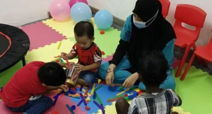 PSLC ungkap alasan utama kenapa anak dengan sindrom autisme susah duduk diam di kelas, terkait tantangan sensorik dan perhatian. /Foto: Dok.PSLC