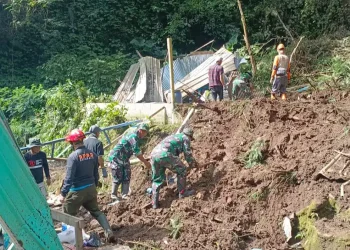 Akses jalan ke Coban Talun longsor