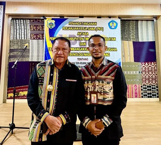 Bupati TTS, Eduard Markus Lioe, SIP., SH., MH (kiri) saat hadir ke ITN Malang. Foto/dok ITN Malang