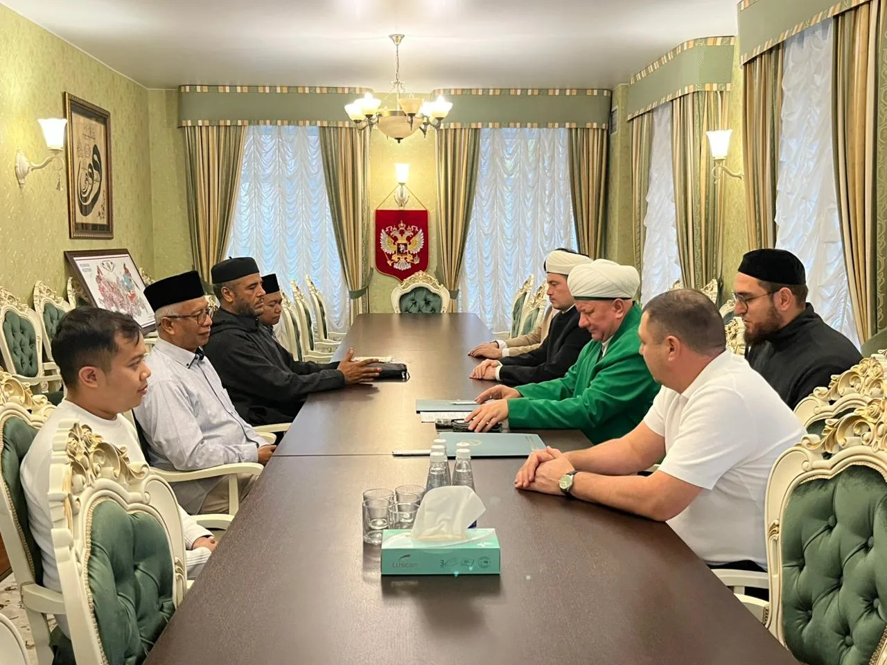 Dr Isroqunnajah MAg bersama jajaran Spiritual Assembly of Russian Muslims. Foto/dok UIN Malang