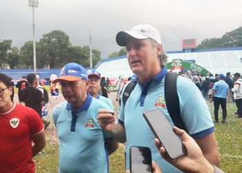 Head Coach Milklife Soccer Challenge, Timo Scheunemann menyatakan optimismenya soal sepakbola putri di Malang. (Foto/M Sholeh)