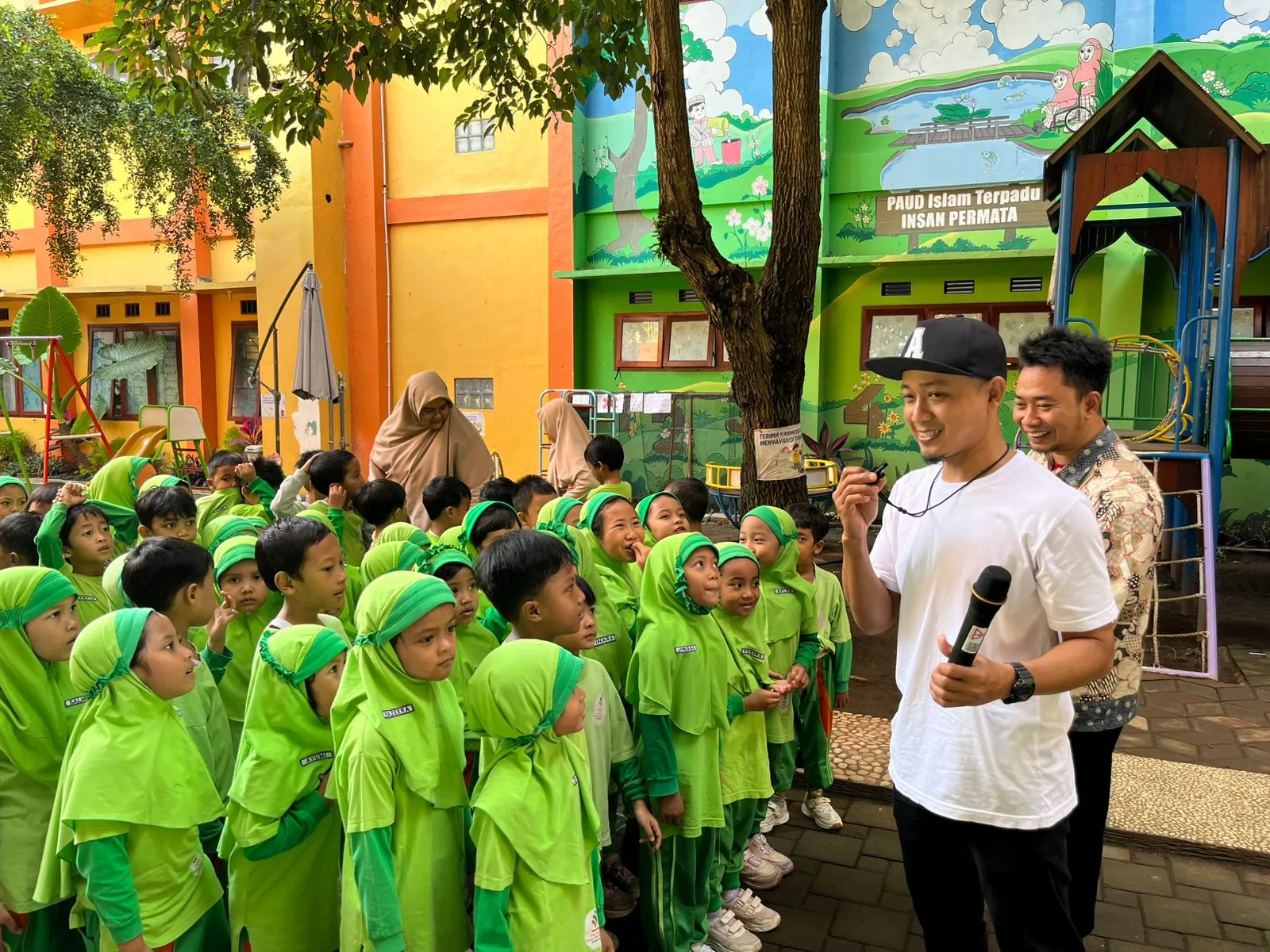 Kegiatan outdoor siswa PAUD IT Insan Permata bersama salah satu wali murid yang berlangsung seru./Foto: Tugumalang.id/Bagus Rachmad Saputra.