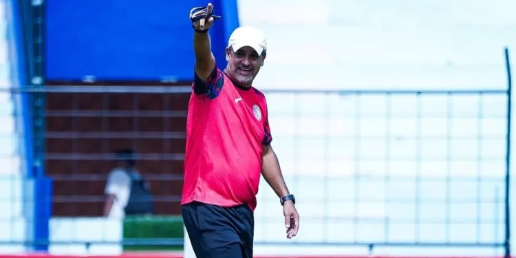 Pelatih Arema FC, Marcos Santos sebut laga Persebaya vs Arema FC sebagai derby besar di Indonesia. /Foto: Instagram @aremafcofficial