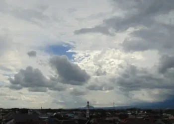 Prakiraan cuaca Malang, khususnya di Kota Malang pada Rabu, 19 November 2025 diperkirakan akan terjadi hujan ringan. /Foto: Tugumalang.id/Bagus Rachmad Saputra