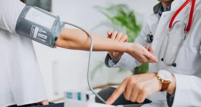 Hospital Penawar menekankan pentingnya medical check up rutin tanpa perlu menunggu sakit bagi pasien Indonesia. /Foto: Freepik