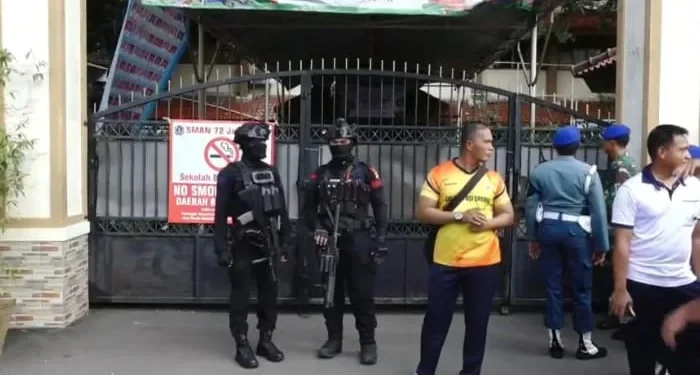 Kronologi dan fakta kasus ledakan di SMA 72 Jakarta pada hari Jumat (7/11/2025) kemarin yang mengakibatkan 54 korban mengalami luka-luka. /Foto: Dok. Humas Polri.