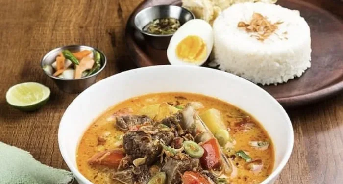 Rekomendasi tempat makan soto tangkar terbaik di Malang, lengkap dengan alamat, jam buka, dan informasi singkat untuk wisata rasa. /Foto: Pinterest/Booo.