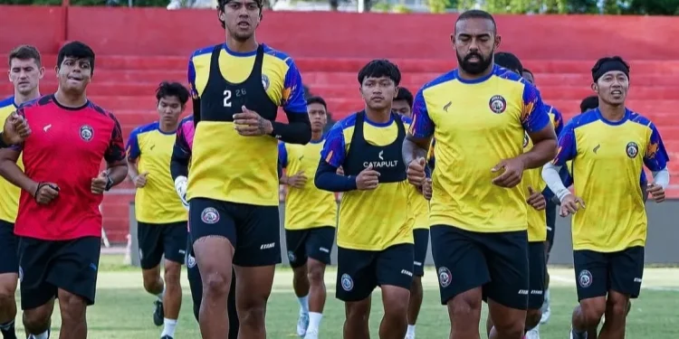 Prediksi susunan pemain Semen Padang vs Arema FC di pekan ke-11 BRI Super League 2025/2026 pada Senin (3/11/2025). /Foto: Instagram @aremafcofficial.