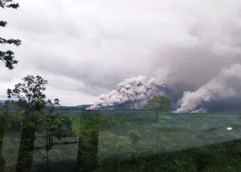 Gunung semeru erupsi