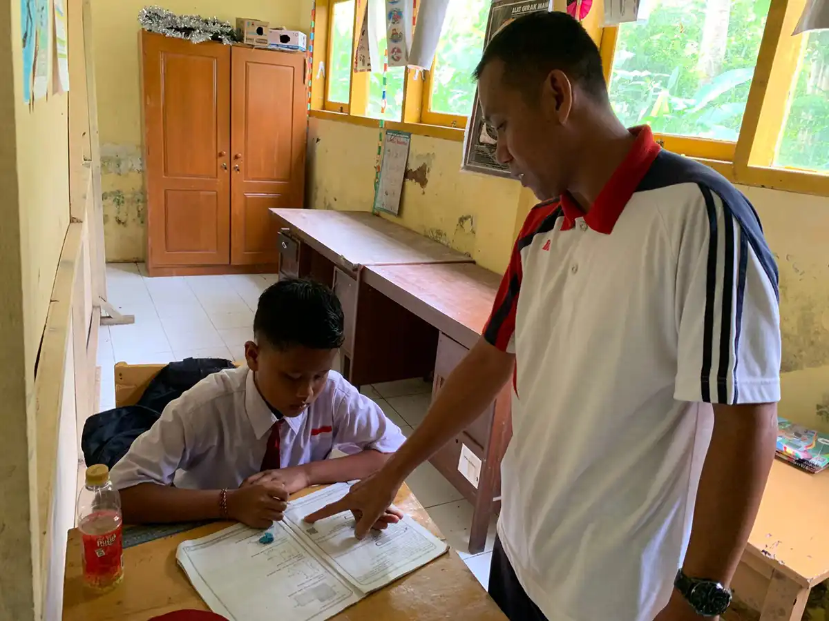 Dedi Hermawan bersama satu-satunya siswa
