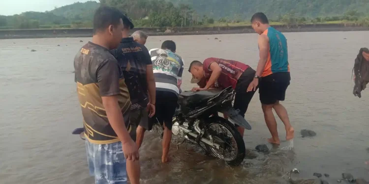 Motor korban hanyut di sungai ditemukan