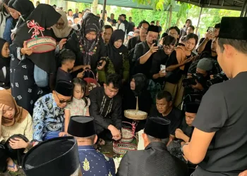 Pemakaman Hj Hanik Andriani