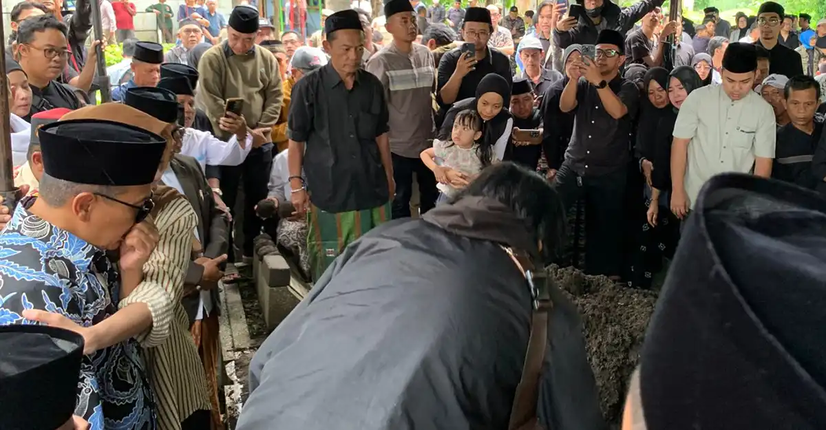 Pemakaman Hj. Hanik Andriani
