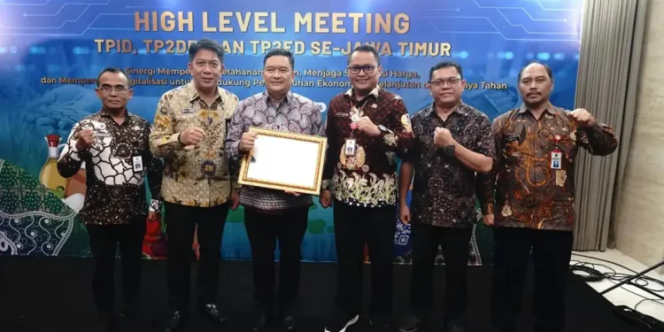 Pemkab Malang terima penghargaan TP2DD