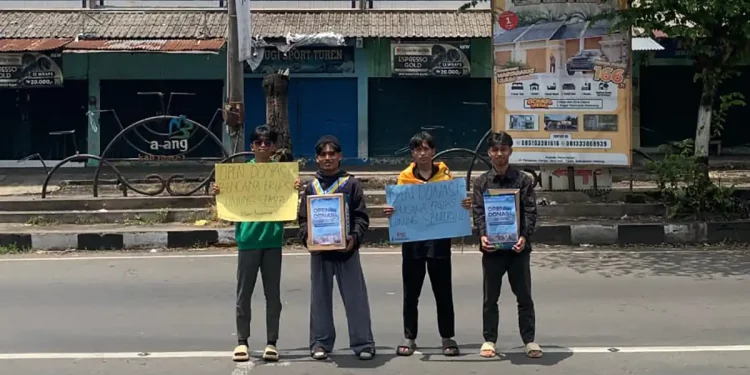 Kader PMII Komisariat Al-Qolam galang dana Semeru