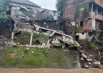Rumah Warga Ambrol