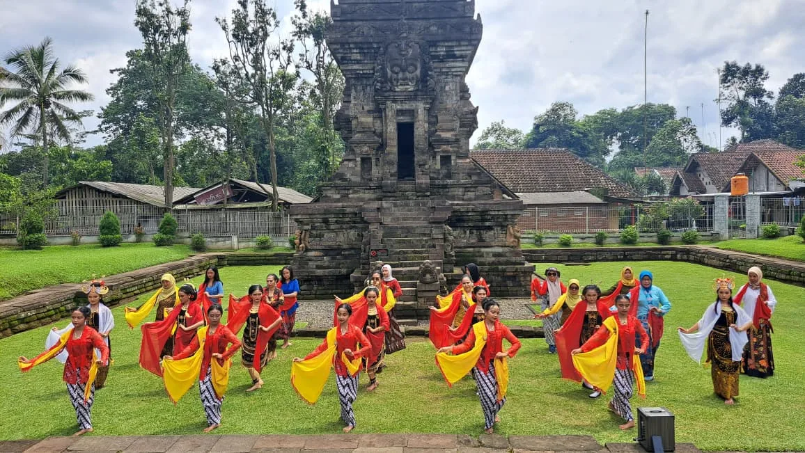Pertunjukan seni budaya di Candi Kidal. (Foto/ist)