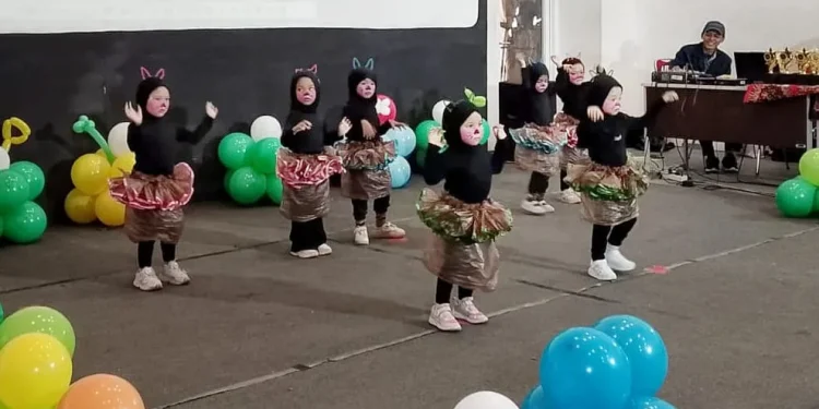 Animo siswa PAUD IT Insan Permata Malang menampilkan potensi diri dalam Gebyar Olahraga dan Seni di gedung MCC. (Foto/M Sholeh)