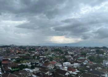 Prakiraan cuaca Malang, terutama di Kota Malang pada hari Rabu, 31 Desember 2025 diperkirakan dalam kondisi hujan ringan sampai sedang. /Foto: Tugumalang.id/Bagus Rachmad Saputra.