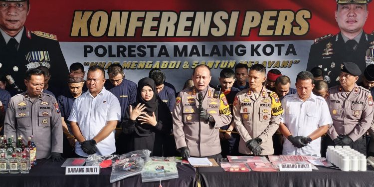 Kapolresta Malang Kota, Kombes Pol Nanang Haryono mengungkap catatan akhir tahun 2025. (Foto/M Sholeh)