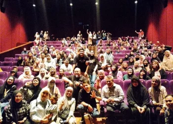 Animo nobar film Mengejar Restu di Bioskop Araya XXI Malang. (Foto/M Sholeh)