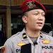 KBO Satreskrim Polres Malang, Ipda Dicka Ermantara, saat menjelaskan penganiaan lansia oleh ODGJ. Foto: Aisyah Nawangsari Putri