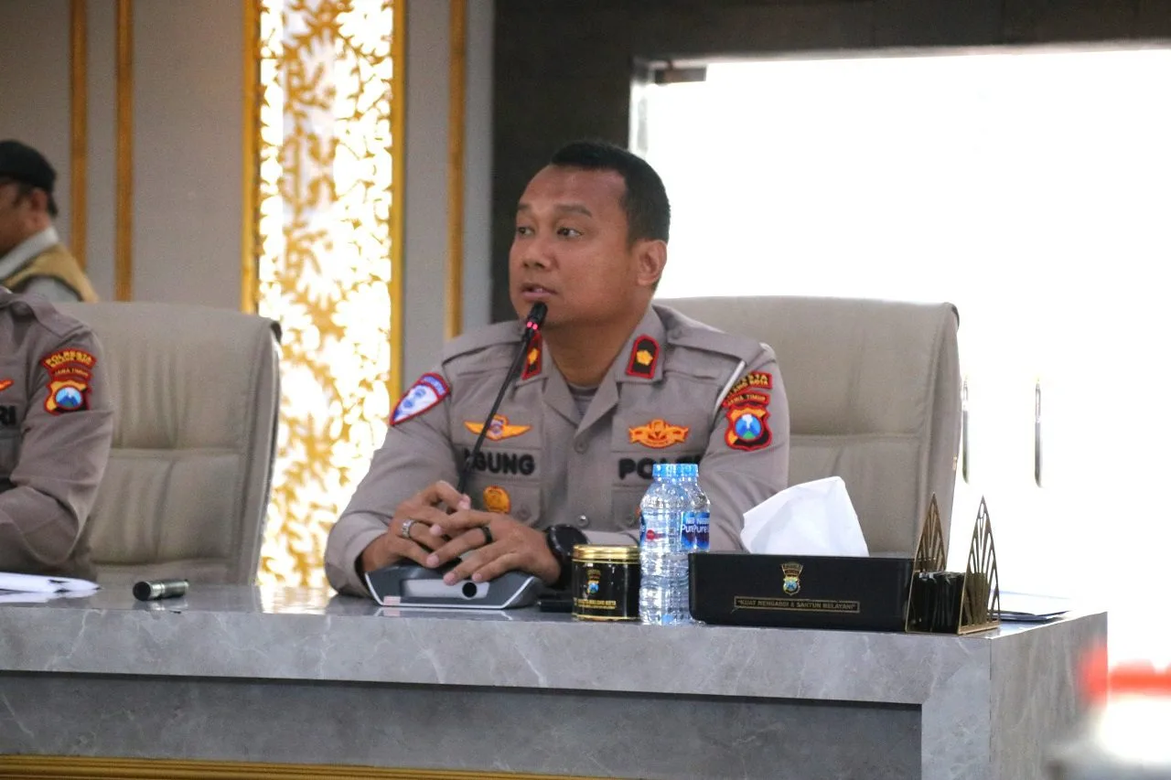 Kompol Agung Fitransyah saat memberikan arahan . Foto/dok Polresta Malang Kota