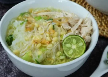 Rekomendasi Soto Boyolali di Malang yang menawarkan kenikmatan soto seger dengan cita rasa khas Jawa Tengah. /Foto: Pinterest/Heny Widiastuti.