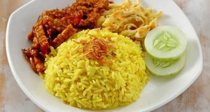 Rekomendasi nasi kuning enak di Lowokwaru, Kota Malang yang cocok dijadikan menu sarapan atau makan siang. /Foto: Pinterest/US Ssssji