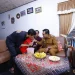 Wali Kota Batu Nurochman saat memberikan santunan kematian dan beasiswa pada warga. Foto: Prokopim KWB