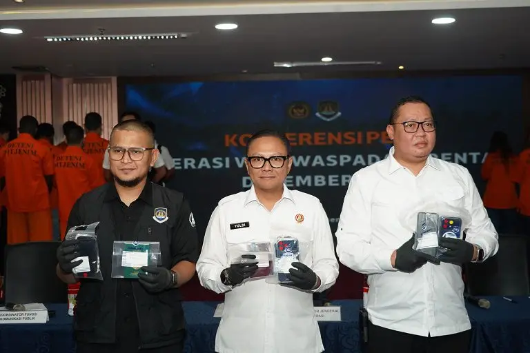 Ditjen Imigrasi saat merilis 220 warga asing yang terjaring dalam operasi Wirawaspada dan Pertambangan. Foto/dok Imigrasi