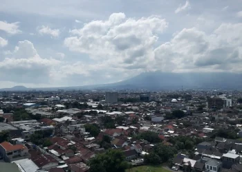 Ilustrasi cuaca ekstrem jelang Nataru. (Foto/M Sholeh)