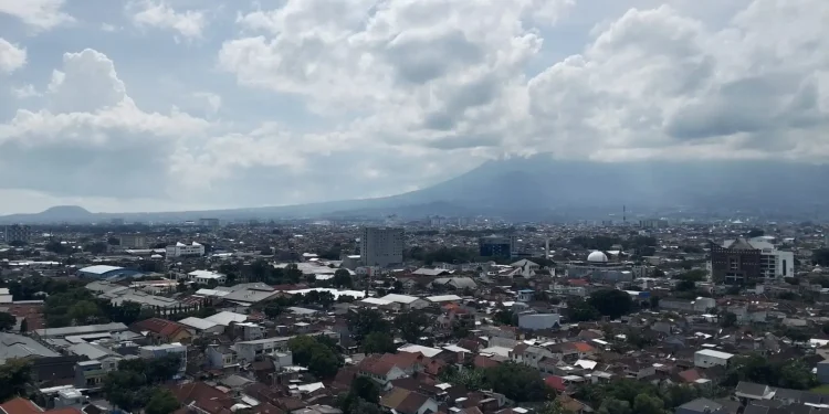 Ilustrasi cuaca ekstrem jelang Nataru. (Foto/M Sholeh)