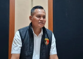 Kasat Reskrim Polres Batu Iptu Joko Suprianto saat menjelaskan perihal dugaan kekerasan seksual. Foto: Azmy