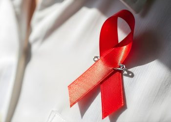 Pita merah simbol solidaritas untuk penderita HIV. Foto: Pixabay.com/DreamBrush