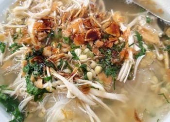 Rekomendasi tempat makan sop ayam di Malang dengan kuah hangat dan gurih yang wajib dicoba para pecinta kuliner. /Foto: Pinterest/Food Hunter